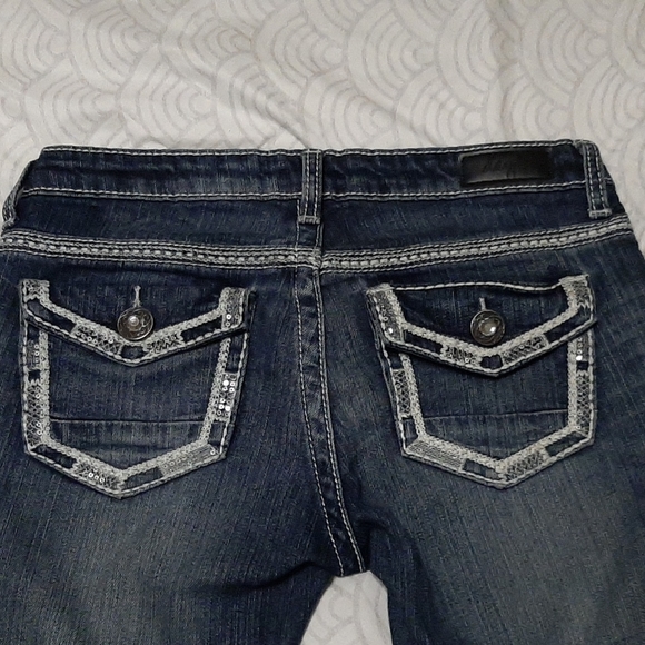 Women's 28R "Leo Bootcut" Distressed Embroidered Jeweled DayTrip Jeans - Picture 6 of 13